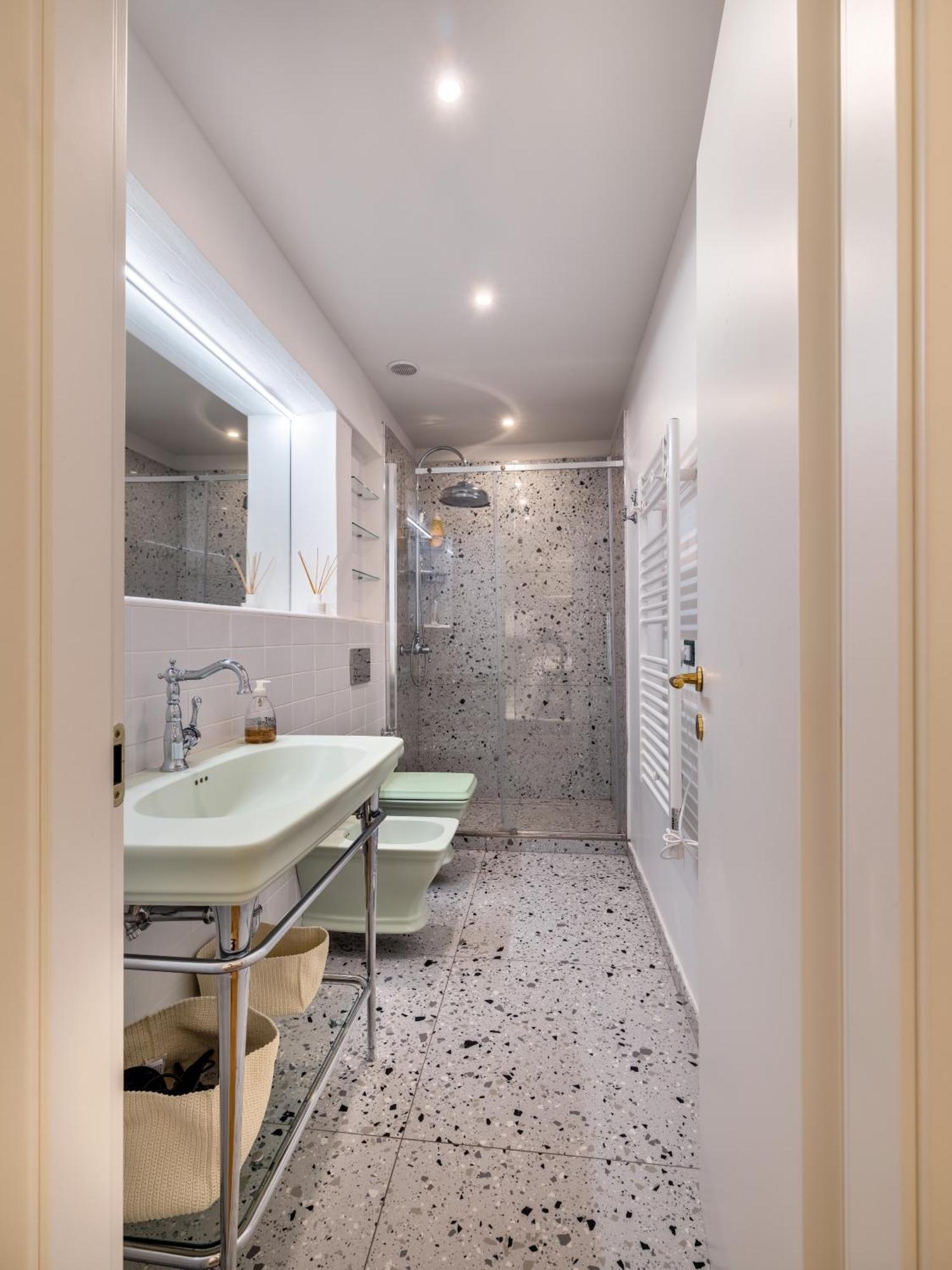New Quiet Flat - Santa Croce View - Servizi Florencia